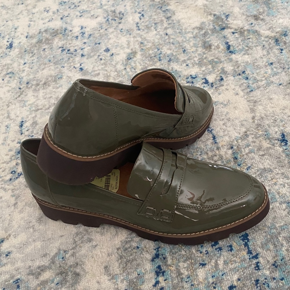 Vionic patent leather loafers/ Never worn